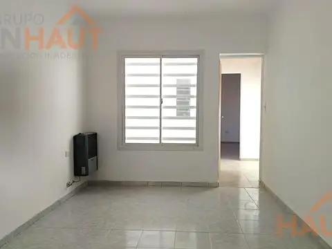 Departamento en Alquiler en Centenario, $ 750.000