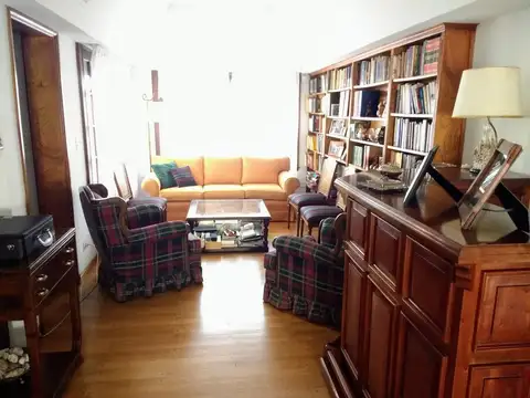 Casa 5 ambientes con 4 baños