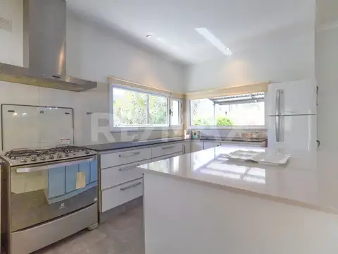 Casa en Alquiler en Neuquen, USD 3.500