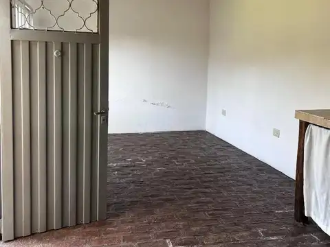 Bernardo De Irigoyen 398 e/ Lavalle y Artigas