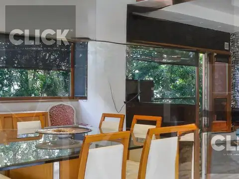 Casa en Venta con 3 cocheras