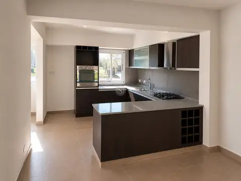Santa Emilia, Pilar del Este 100