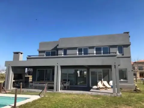 Casa al agua en venta Barrio Marinas Puertos del Lago