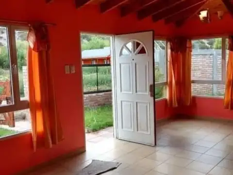 Venta casa 3 ambientes parquizada en Los Antiguos
