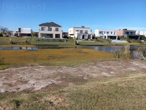 Venta lote con fondo al agua en Puertos del Lago, Riberas. Escobar