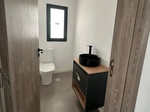 Casa 4 ambientes con 3 baños