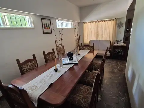 Casa 5 ambientes con 4 baños