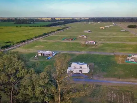 Tres Pinos Villa de Campo-Venta de  lote 1300 mts2-Barrio Estribo