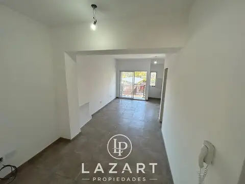 Departamento 2 AMB. con balcon a 2 cuadras de la estacion