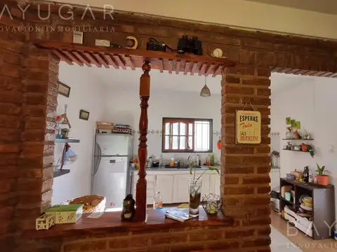 Casa 4 ambientes con 2 baños