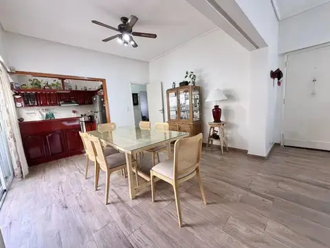 Chalet 5 ambientes en excelente estado y ubicación.