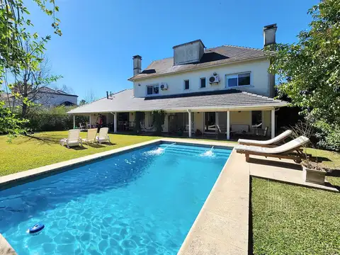 Casa 7 ambientes con 4 baños