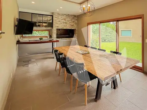 Casa en Venta Club Privado Loma Verde Quincho y Piscina Climatizada