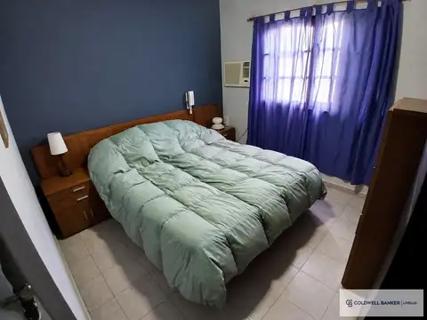 Duplex de 4 amb en dos plantas con cochera, jardin y parrilla – Excelente estado – Apto credit