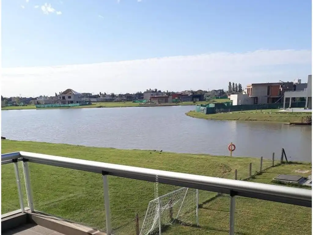 Venta Casa a la laguna en San Lucas 4 Dormitorios Canning - 4 dormitorios con cochera