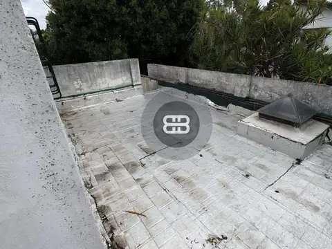 Casa en Alquiler con 2 cocheras