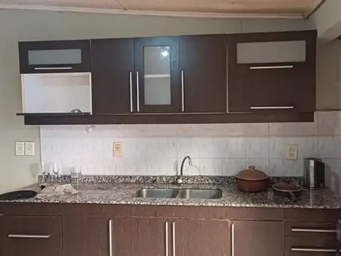 Casa 7 ambientes con 1 baño