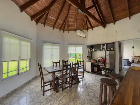 Casa 4 ambientes con 2 baños