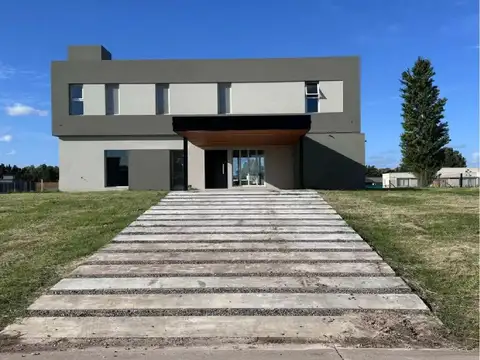 ALQUILER CASA AREA 60