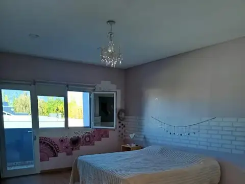 Casa 6 ambientes con 5 baños