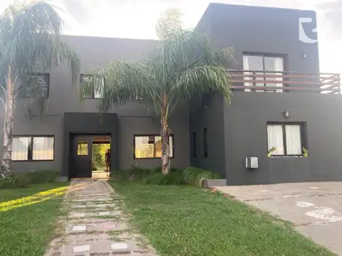 Casa en Venta - Barrio El Cazal - Parque Naútico - 
