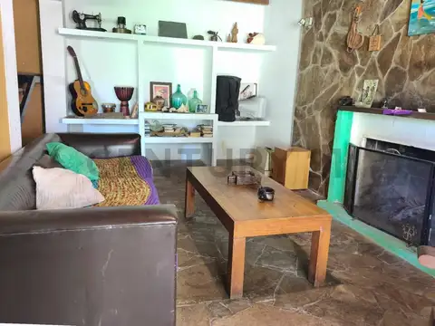 VENTA CASA GONNET ENTRE CAMINOS