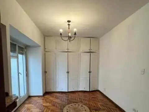 VENTA HERMOSO Y MUY LUMINOSO SEMIPISO EN RECOLETA