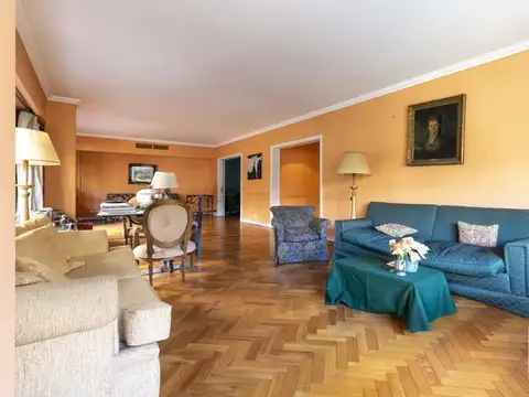 Departamento en Venta con 3 cocheras