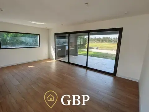 Casa 4 ambientes con 3 baños