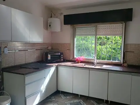 Casa en Alquiler con 2 cocheras