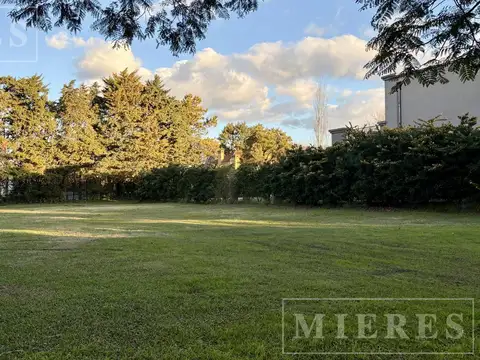 Lote de 913m² en venta en Las Liebres