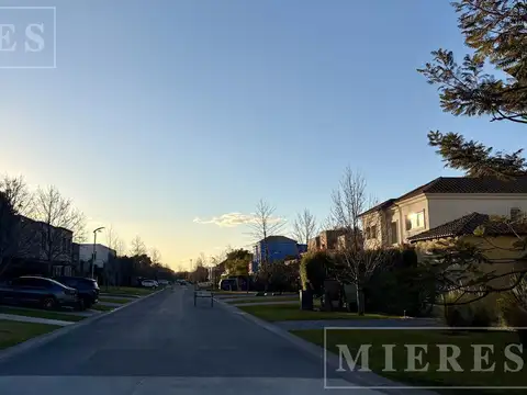Lote de 913m² en venta en Las Liebres