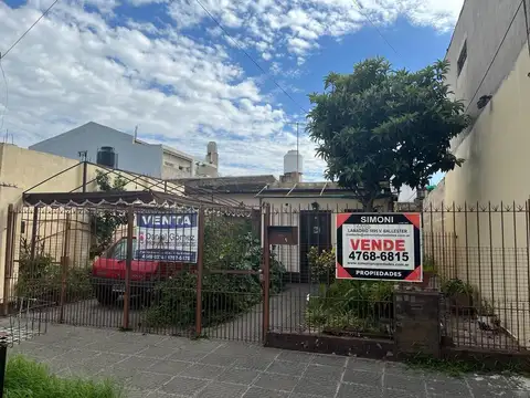 NUEVO VALOR - Casa a remodelar de 3 ambientes con jardin/ garage