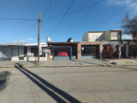 CASA EN VENTA. A RECICLAR. VILLA EL LIBERTADOR. 