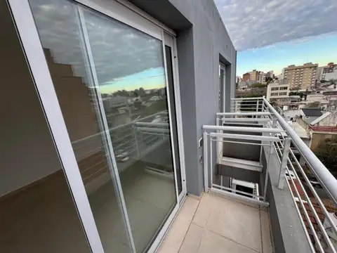 Depto Tipo Casa en Alquiler en Moron Sur, $ 400.000