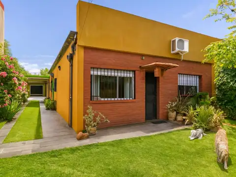 Casa 4 ambientes con 2 baños