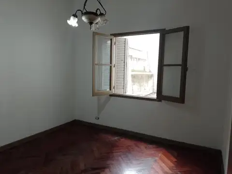 VENTA DEPTO SEMIPISO. 3 AMB C/DEPENDENCIA.APTO CREDITO