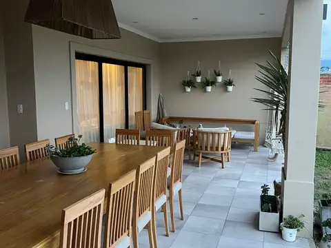 CASA 4 DORMITORIOS VENTA EKO DISTRITO CERRILLOS