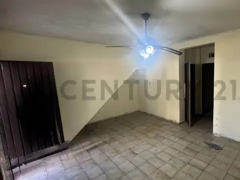 Casa 7 ambientes con 2 baños