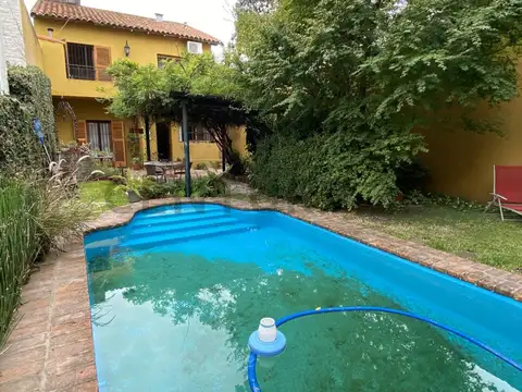 CASA CON PILETA Y QUINCHO