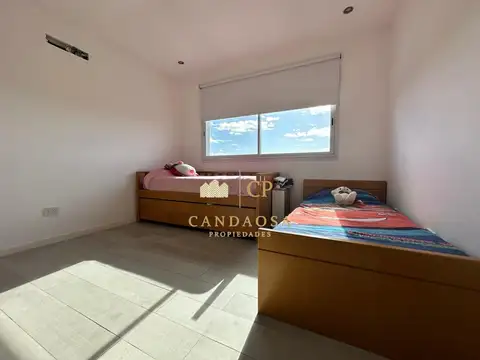 Casa en Venta con 4 cocheras