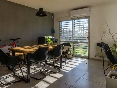 Casa 4 ambientes con 1 baño