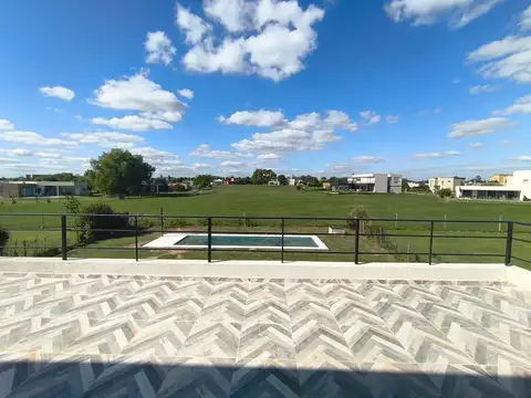 Casa en Venta con 6 cocheras