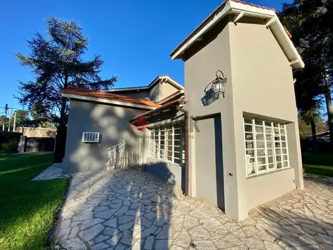 Casa en Venta en Barrio Malvinas, USD 330.000