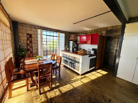 Departamento tres ambientes con cochera y baulera a la venta