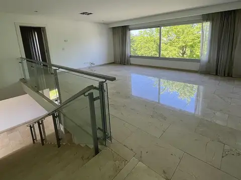 Moderna Casa en Venta en Ayres de Pilar