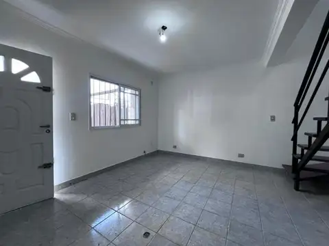 Depto Tipo Casa 3 ambientes con 1 baño