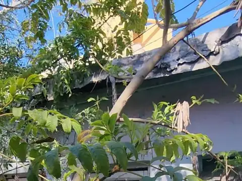 Casa en venta - 3 Dormitorios 1 Baño - 326Mts2 - Nueva Pompeya