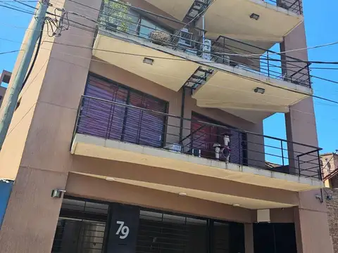 Alquile departamento dos amb en Bernal con cochera