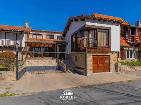 Chalet en el excelente entorno del barrio Playa Grande